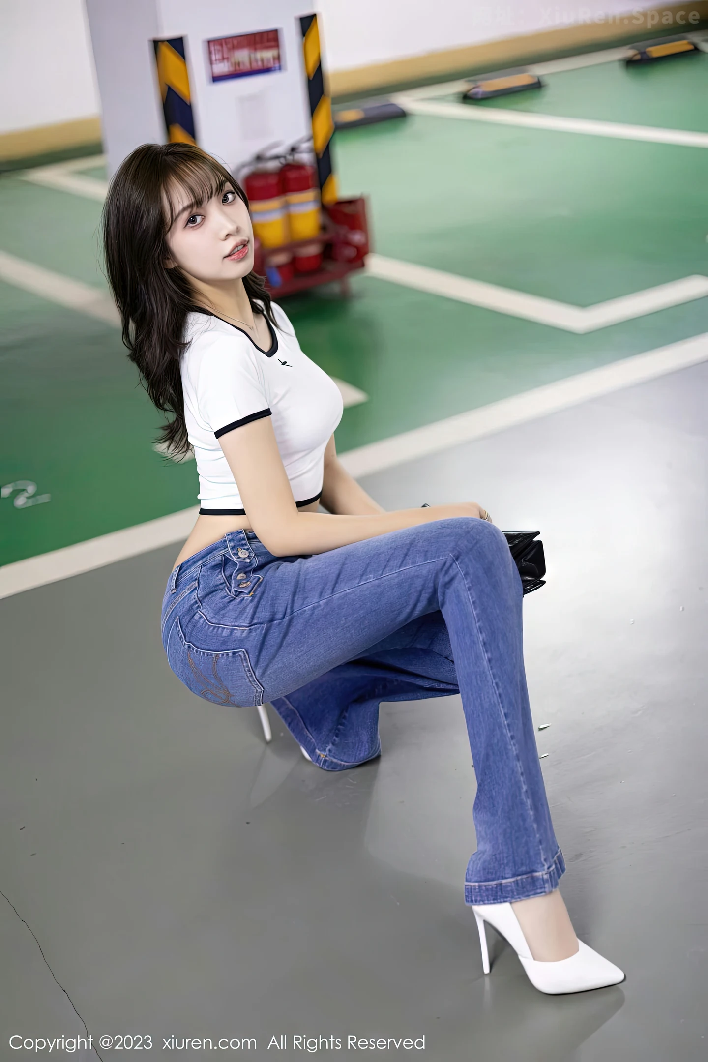 图片[5]-[XiuRen秀人网]2023.01.18 VOL.6150 icy猪 黑色短裙与蕾丝内衣加黑丝美腿性感私房写真集-秀人网官方网站